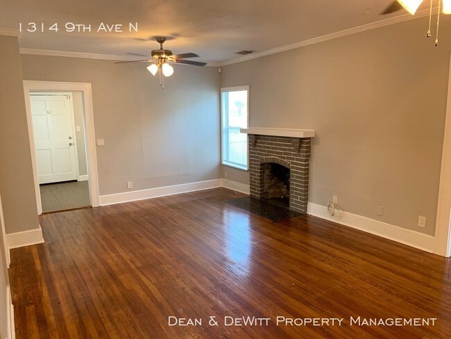 Building Photo - Historic Uptown 2/1 SFH For Rent