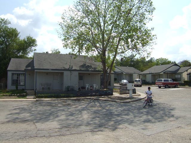 Foto del edificio - 1025 Sutton Dr