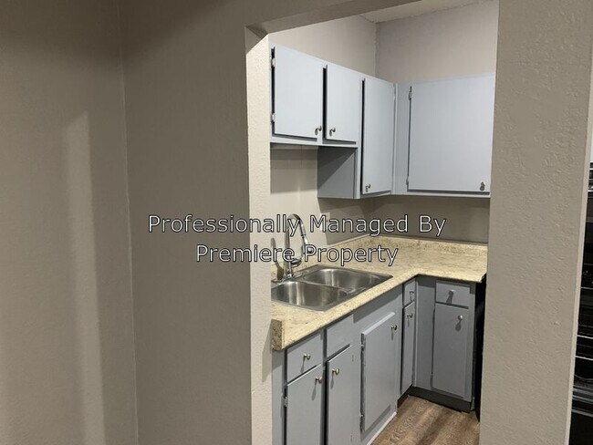 Foto del edificio - 912 Benton Blvd Apt 3B 912 Benton Blvd 3B