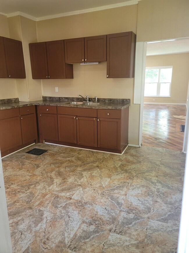 Building Photo - 3139 Edmond St