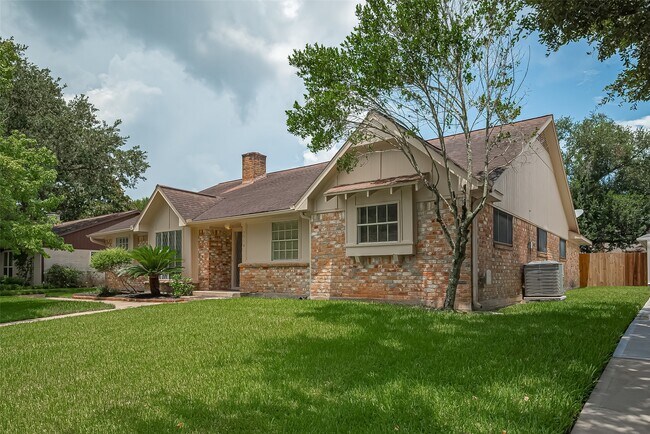 Foto del edificio - 3518 Rolling Green Ln