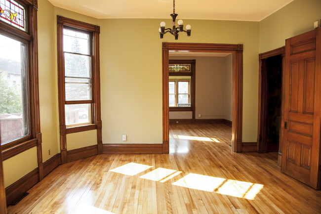 Foto del edificio - 2706 E 22nd St
