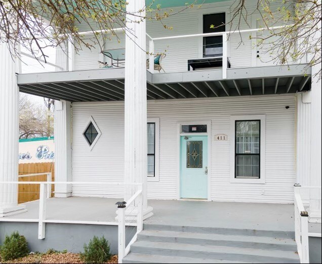 Front - 411 E Carson St