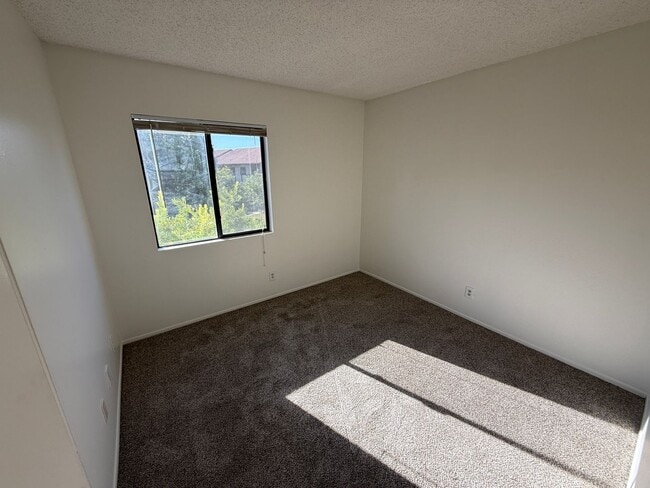 Building Photo - Charming 3-Bedroom Upper-Unit Condo in Can...