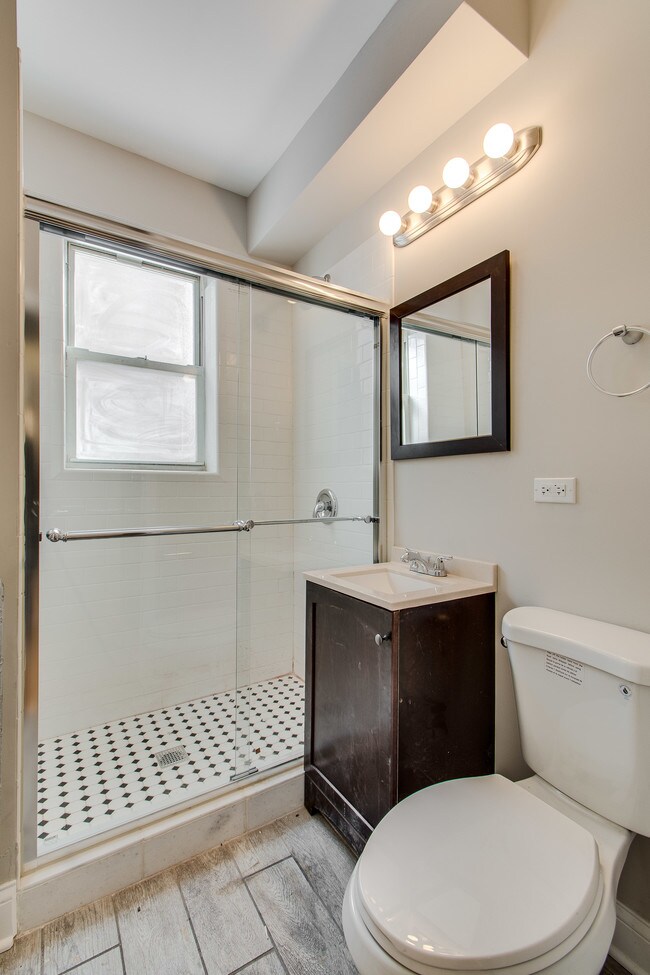 Building Photo - 842 E 53rd St
