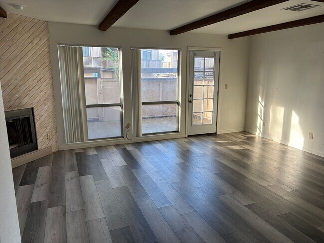 Foto del edificio - Recently remodeled Condo close to College