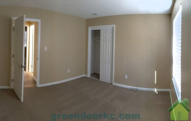 Building Photo - 1427 E Haven Ln