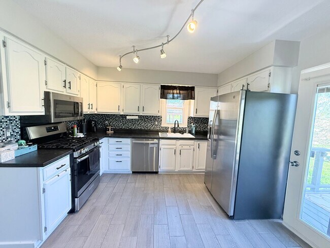 Building Photo - Updated 3-Bedroom Home with Fenced Yard & 2-Car Garage