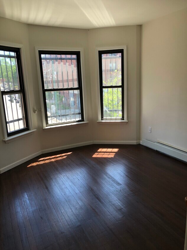 Main Bedroom - 878 Park St