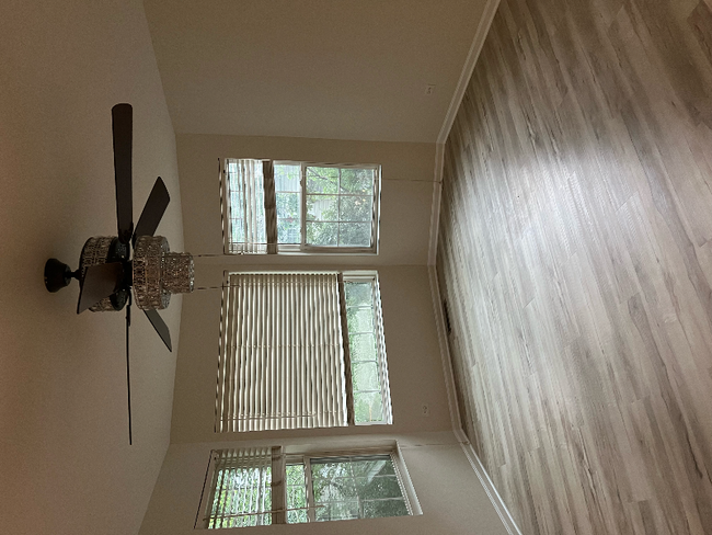 Building Photo - 275 W Whispering Oaks Ln