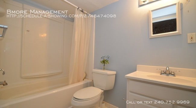 Building Photo - University One Condominium 1BR+den