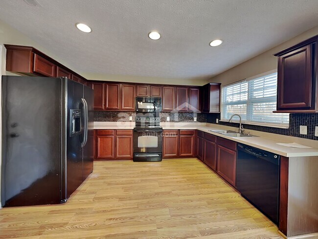 Foto del edificio - 4529 Hawthorn Dr