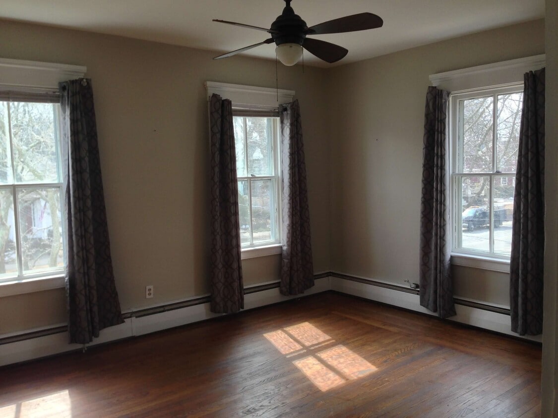 Bedroom 1 - 69 Franklin St
