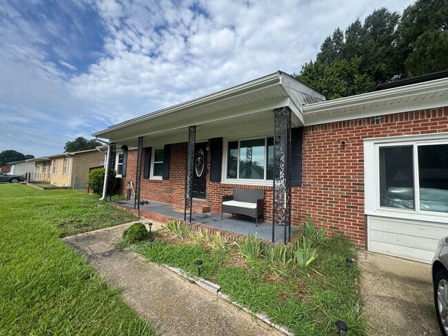 Building Photo - 2041 Midway Ave