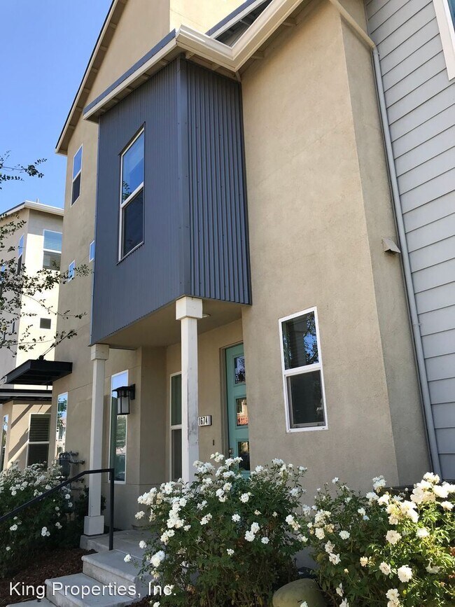 Building Photo - 4 br, 3.5 bath House - 1674 Vine Street