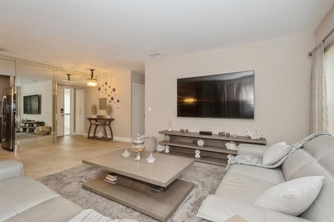 Building Photo - 4485 Carambola Cir S