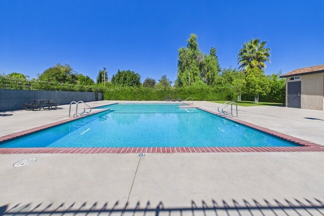 Building Photo - Roscoe Islander