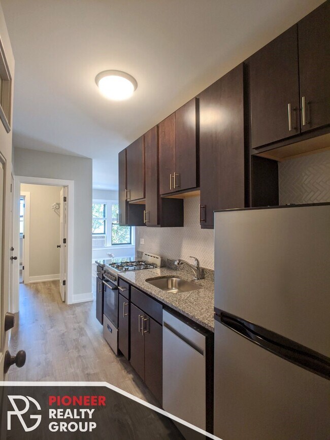 Foto del edificio - 709 W Brompton Ave