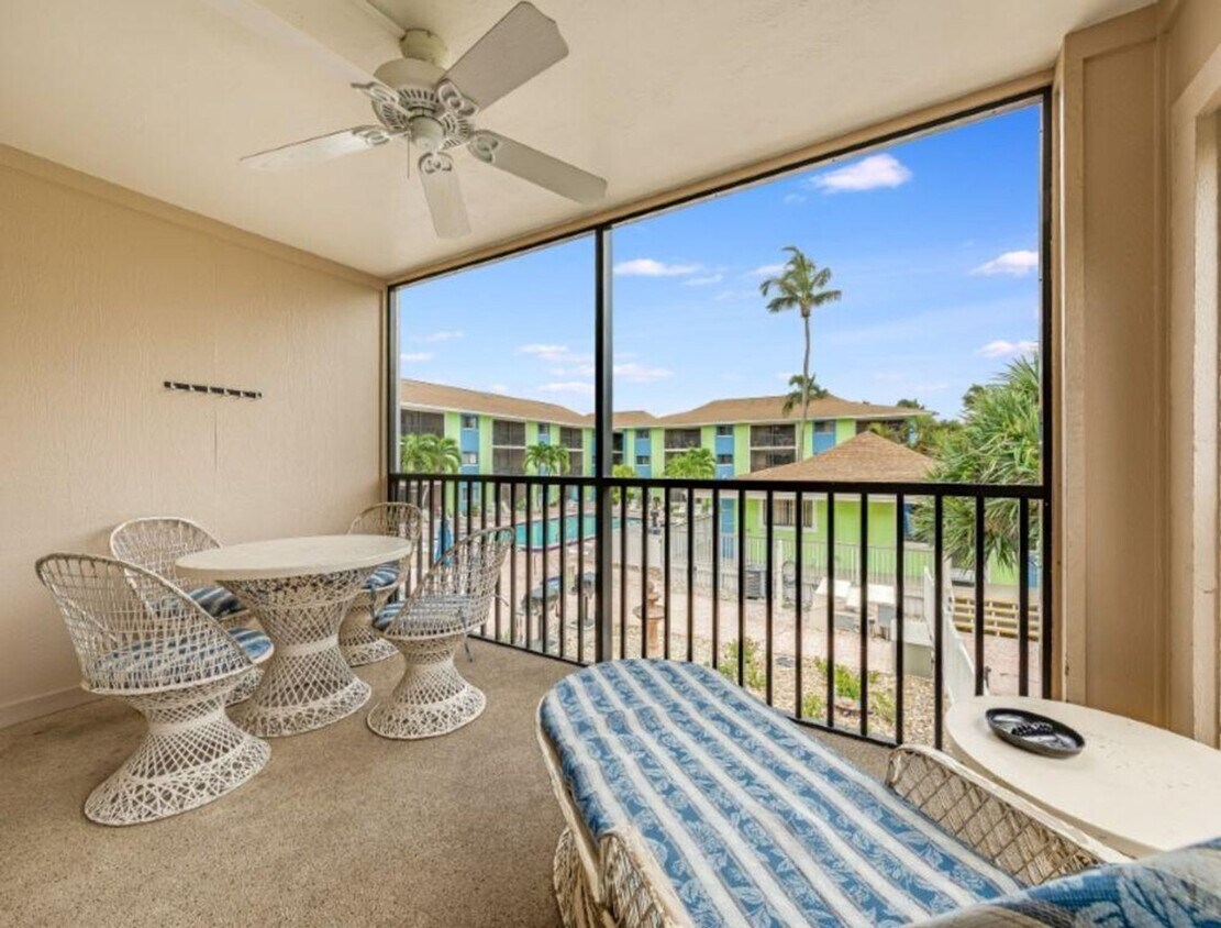 Foto principal - 7785 Estero Blvd