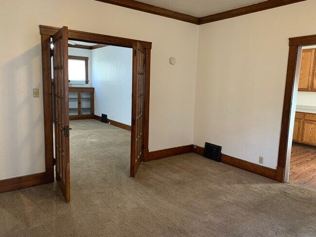 Building Photo - 513 W Loucks Ave
