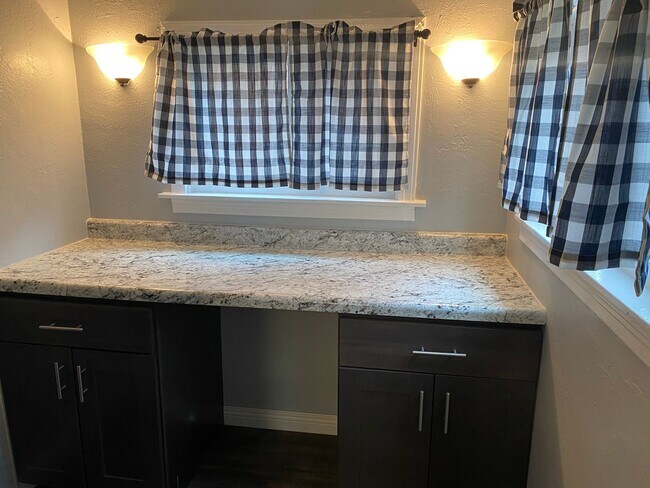 Building Photo - Recently updated building in Bellevue area of Pittsburgh