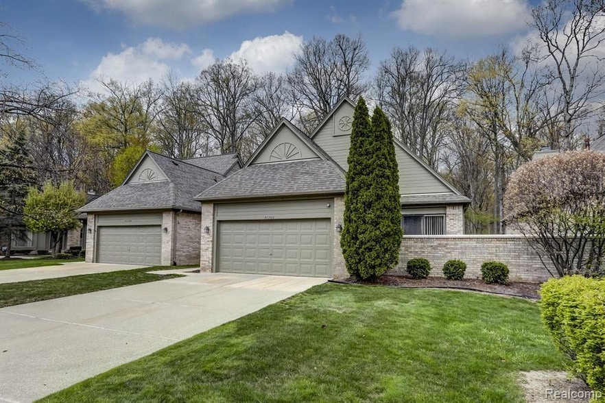Primary Photo - 47300 Cider Mill Dr
