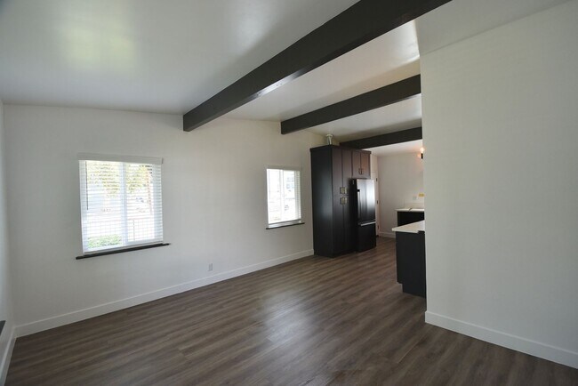 Foto del edificio - 6417 Whitsett Ave
