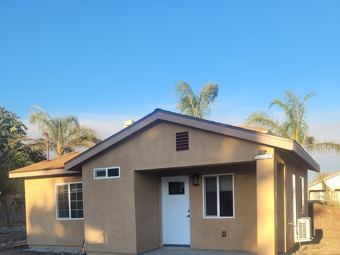 Primary Photo - 7343 Mango Ave