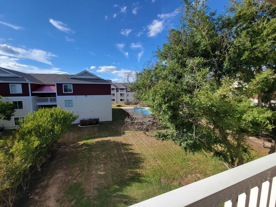 Foto del edificio - College Station - 4 bedroom /4 bath condo in great complex