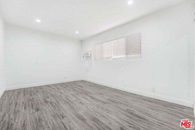 Foto del edificio - 317 S Kenmore Ave