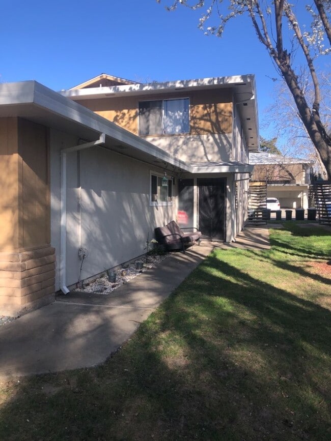 Building Photo - 6240 Cavan Dr