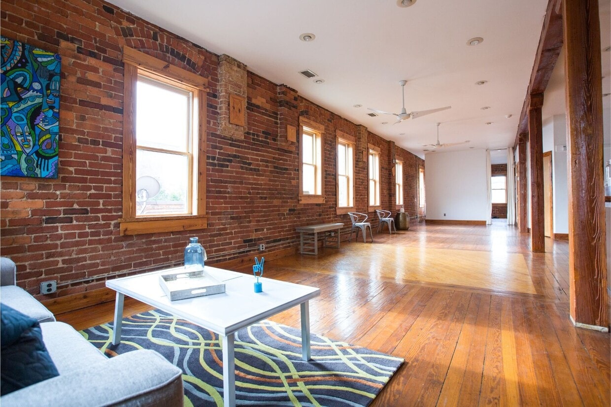 Photo - 295 Peters St SW (Atlanta, GA)