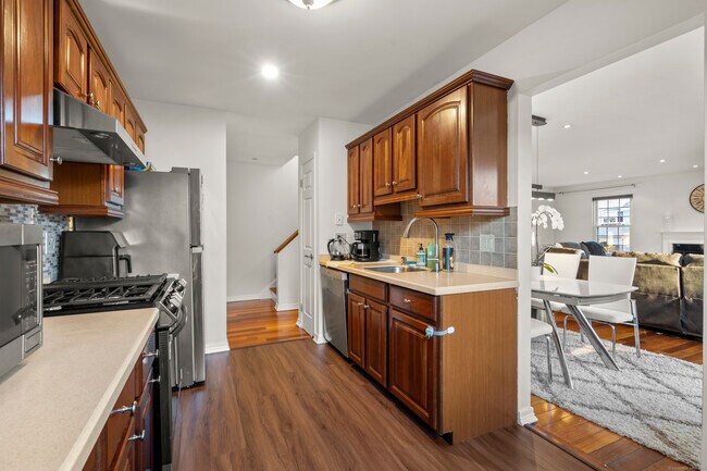 Building Photo - 254 Seaside Ave
