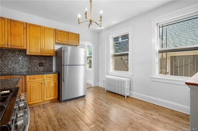 Building Photo - 124 Pelham St