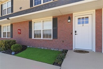 Building Photo - 2402 SE Jayel Terrace