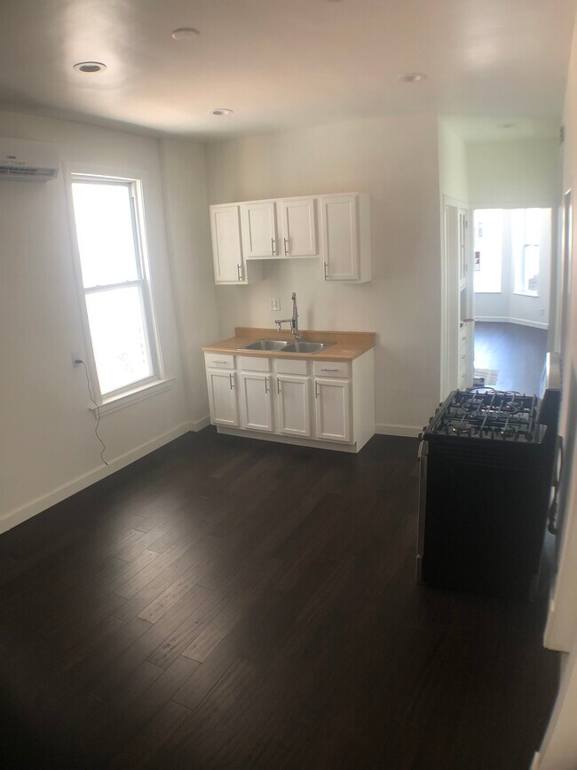 Kitchen - 1944 N Fairfield Ave