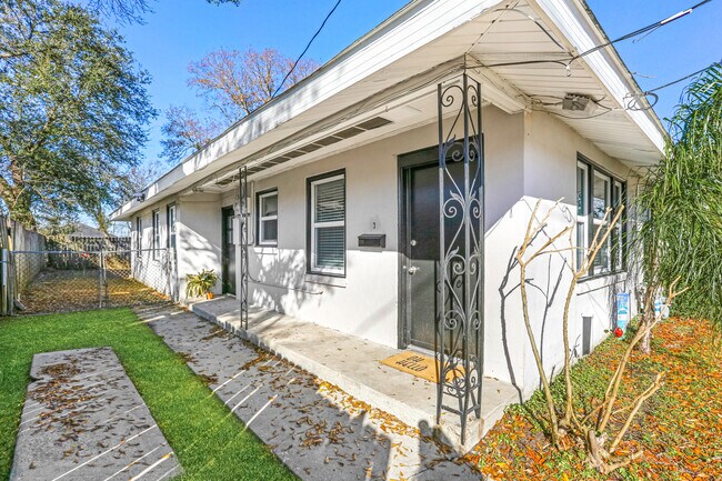 Building Photo - 212 Claiborne Ct