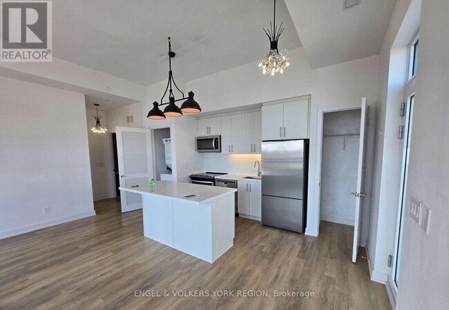 Building Photo - 331 Broward Wy.