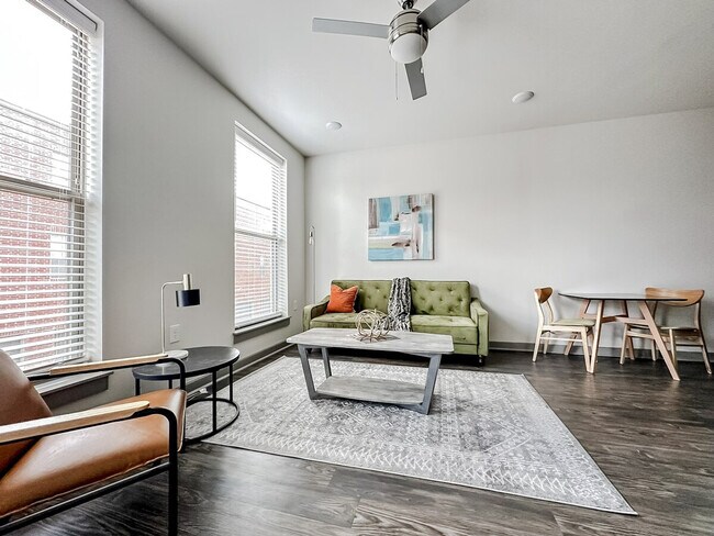 Foto del edificio - 217 E 4th St