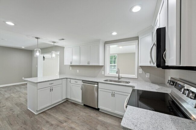 Building Photo - 505 NW Forrest Pk Ct