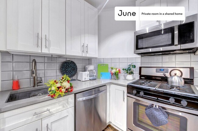 Building Photo - Prime ROOM at The Atlantic House