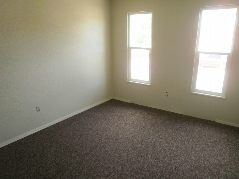 Building Photo - 1460 W 41st Ave