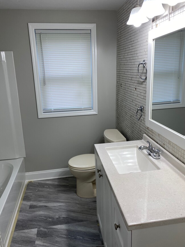 Bathroom - 580 Holly St NW