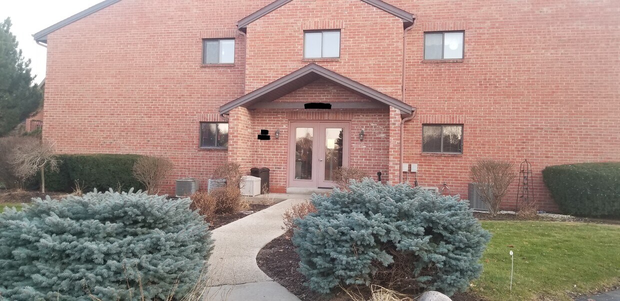 N58W23897 Hastings Ct Unit 203, Sussex, WI 53089 Condo for Rent in