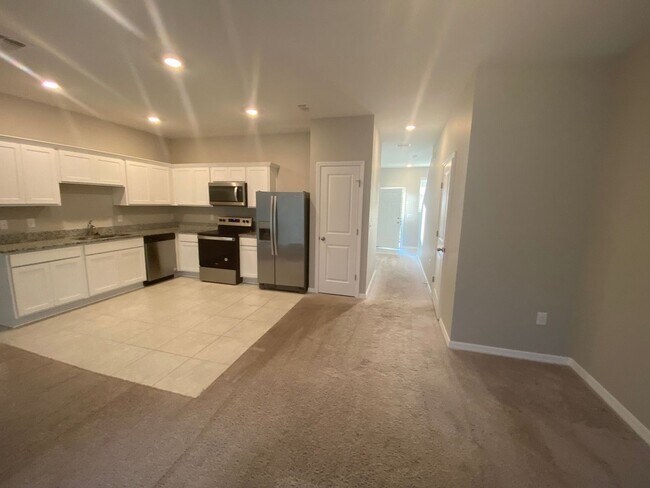 Building Photo - 3 Bedroom 2.5 Bath Townhouse in Davenport ...