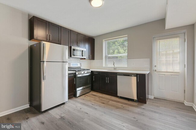 Building Photo - 4014 Pennington Ave