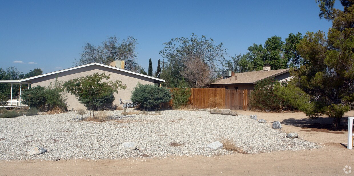 Building Photo - 12288 Lipian