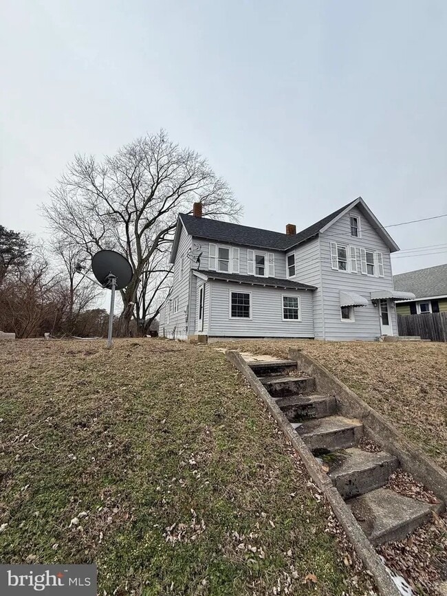 Building Photo - 406 Bridge St