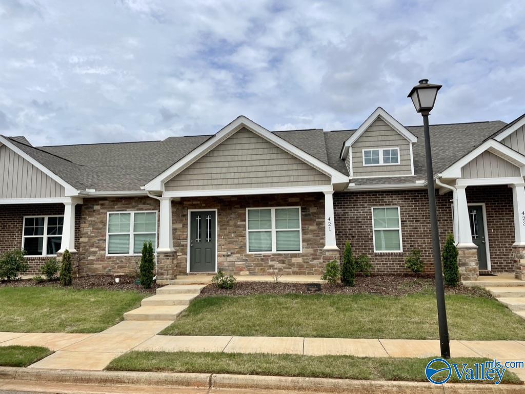 Primary Photo - 421 Edgebrook Dr
