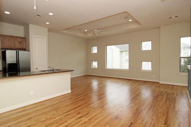 Building Photo - 3807 Center Plaza Dr